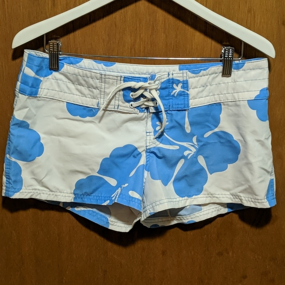 Roxy size 9 boardshorts
